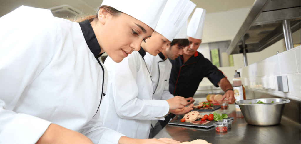 Lineofchefs-kitchenshutterstock_145577818