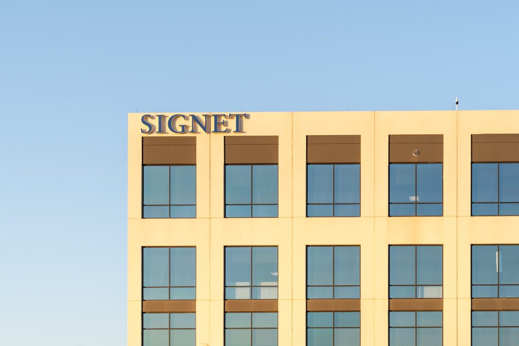 Signet Jewelers holiday sales