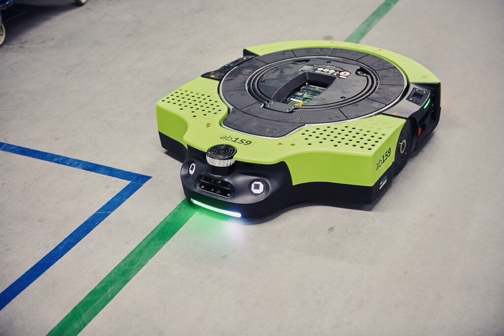 Amazon DeepFleet and Proteus robot
