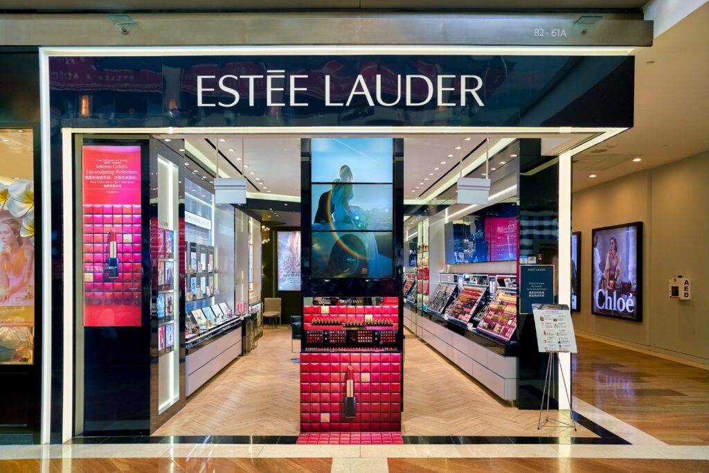 Ecommerce earnings, Estée Lauder | Image credit: Heorshe - Adobe Stock