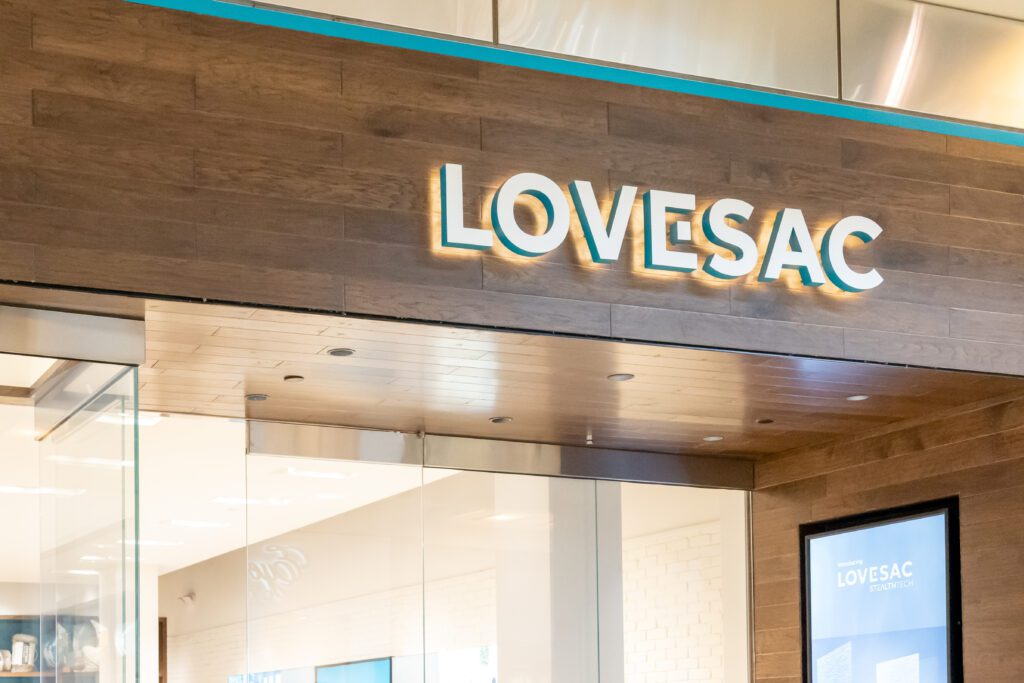 Ecommerce earnings, Lovesac | Image credit: JHVEPhoto - Adobe Stock