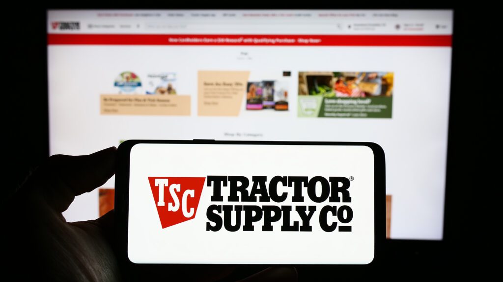 Ecommerce earnings, Tractor Supply | Image credit: Timon - Adobe Stock